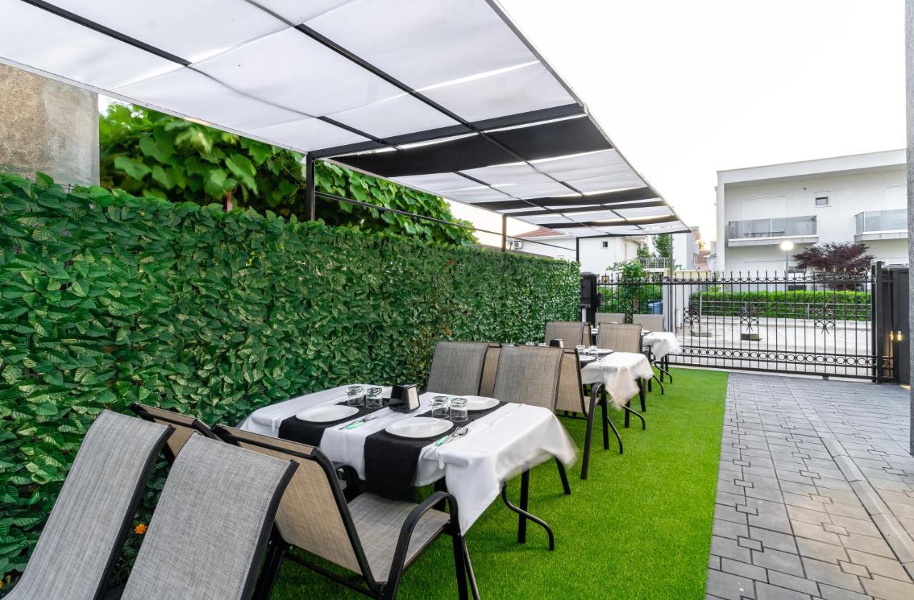 Apart-Hotel Prestige Ούλτσιν Εξωτερικό φωτογραφία